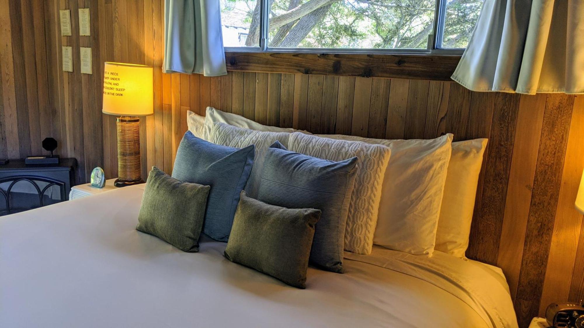The Andiron Seaside Inn & Cabins Little River Exterior photo
